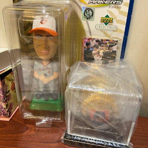 Cal Ripkin Collectible Bobble Head and Gold baseball - Picture 1 of 3
